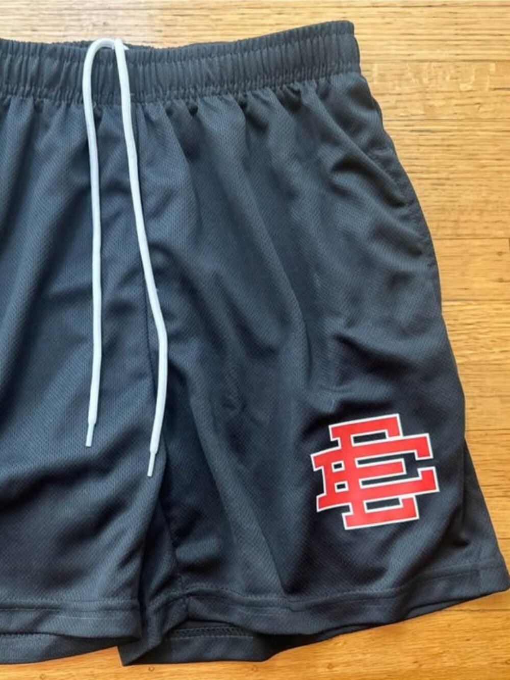New Eric Emanuel basketball shorts sz medium